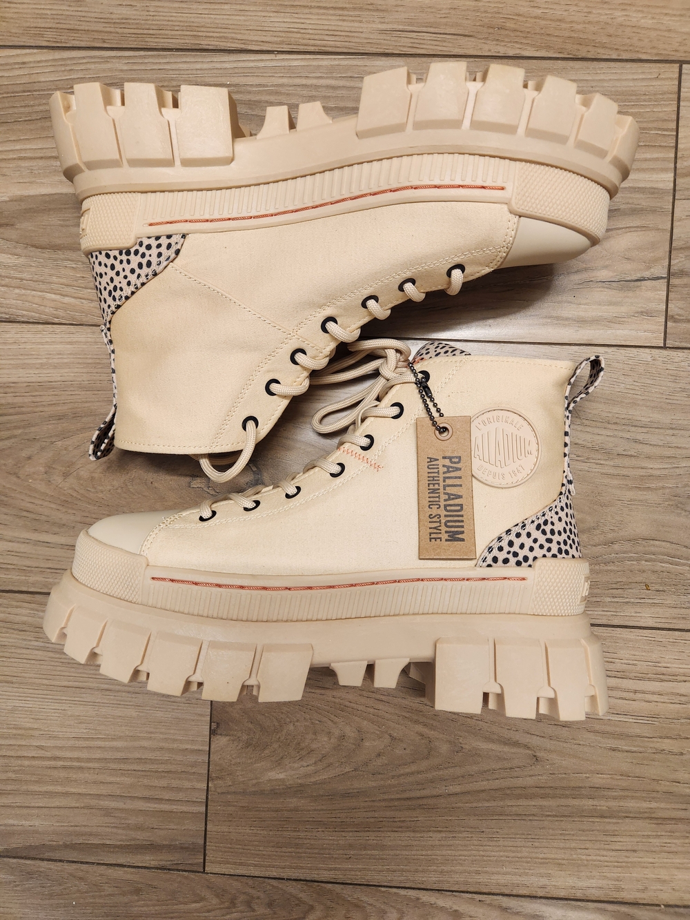 Palladium Women’s Revolt Safari Boots Size 8